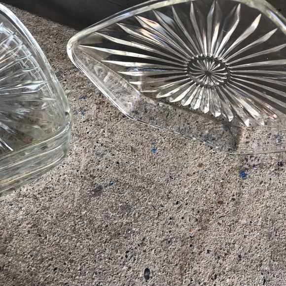 SOLD Vintage | 4 Pressed Glass Snack Plates - Picture 3 of 7